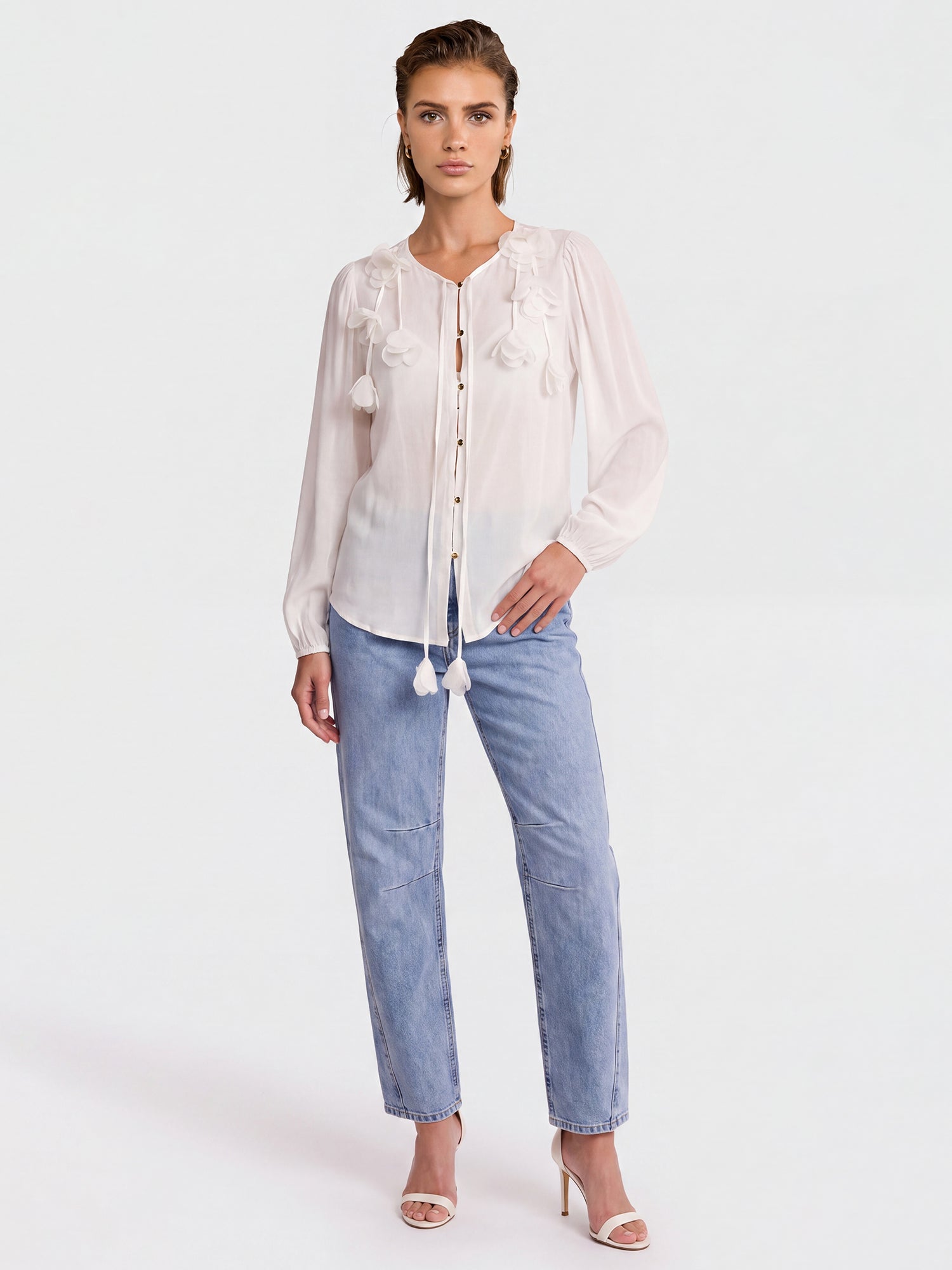 Bluse mit Blütenapplikationen | creme