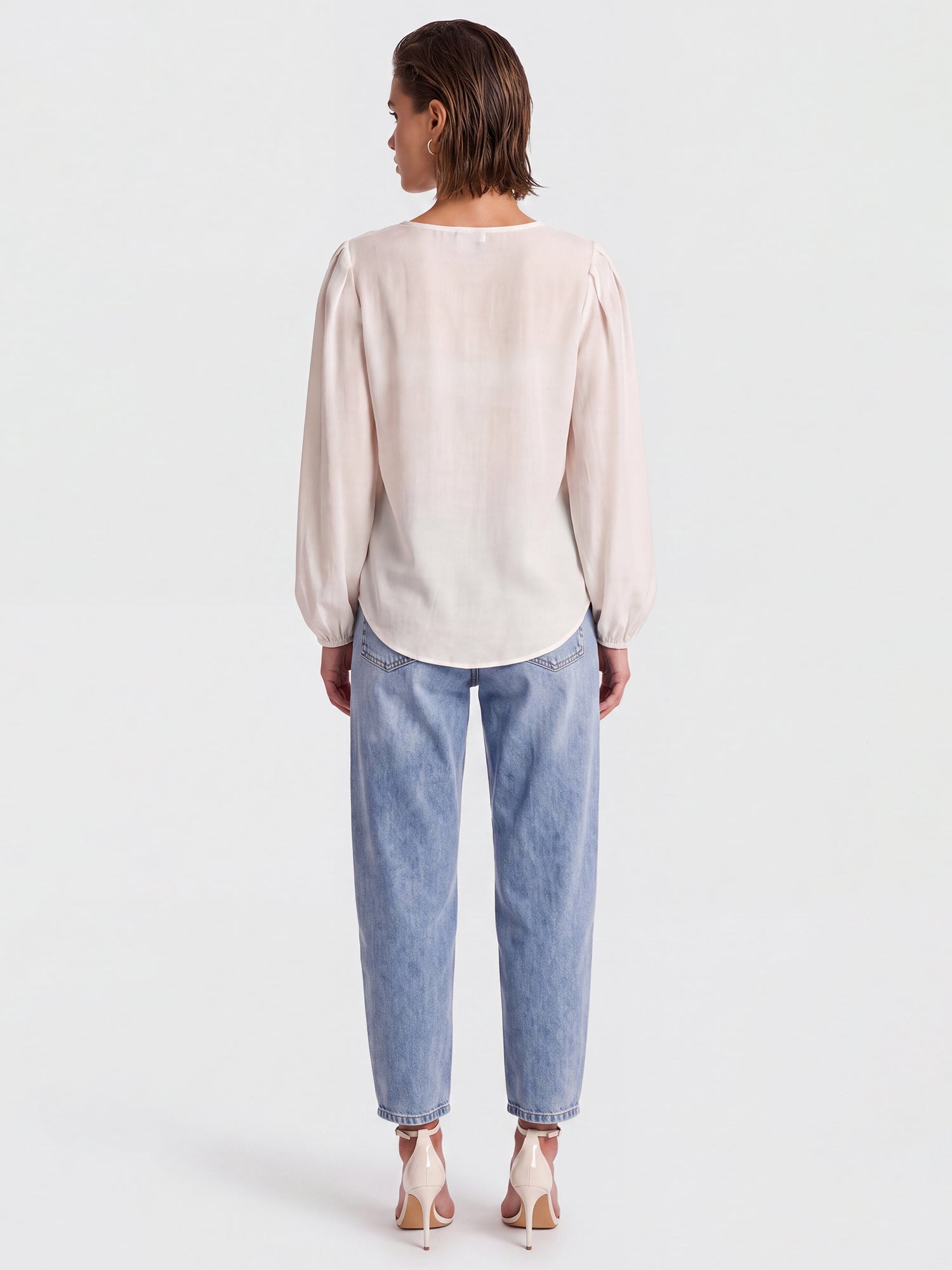 Bluse mit Blütenapplikationen | creme