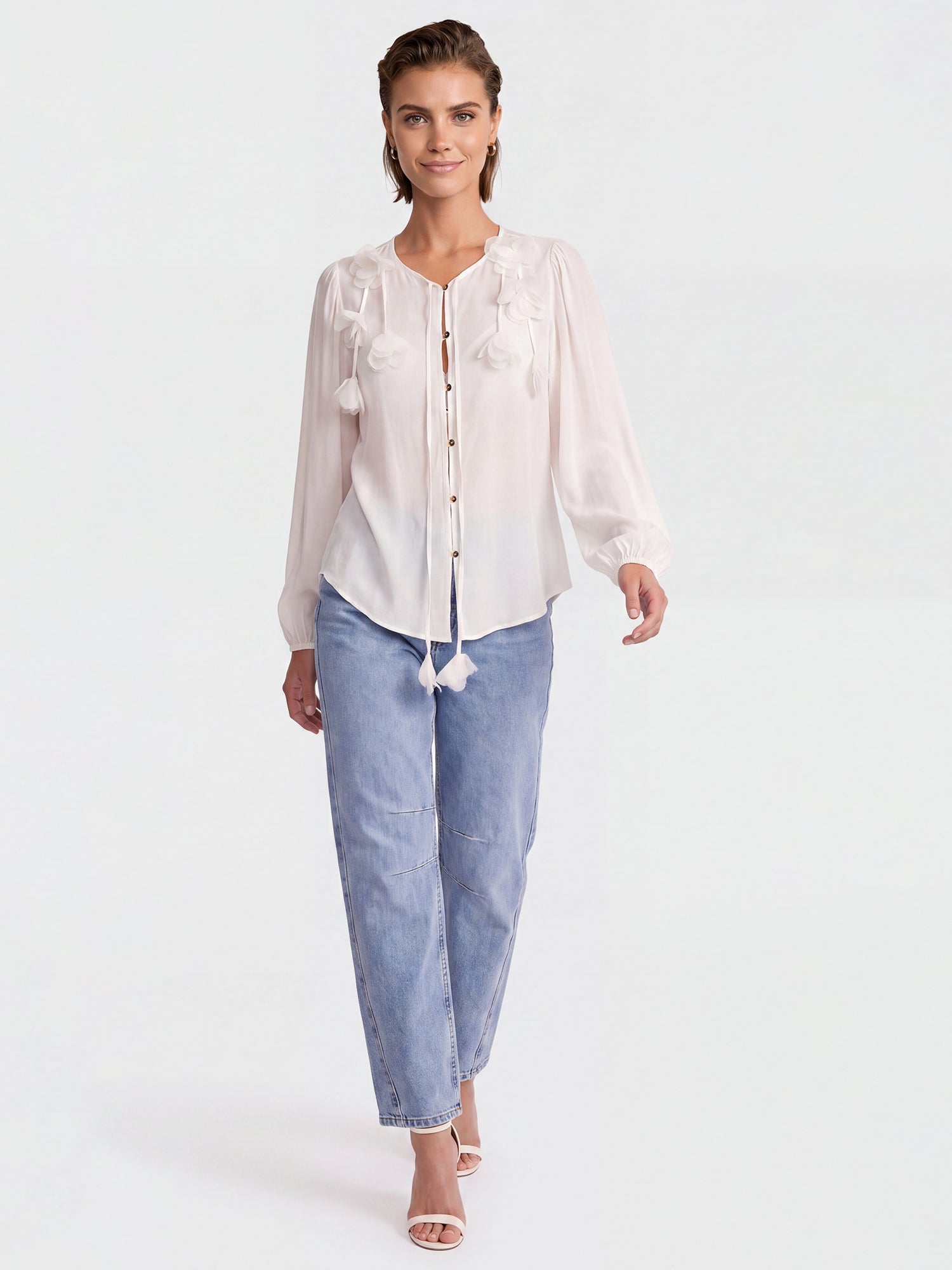 Bluse mit Blütenapplikationen | creme