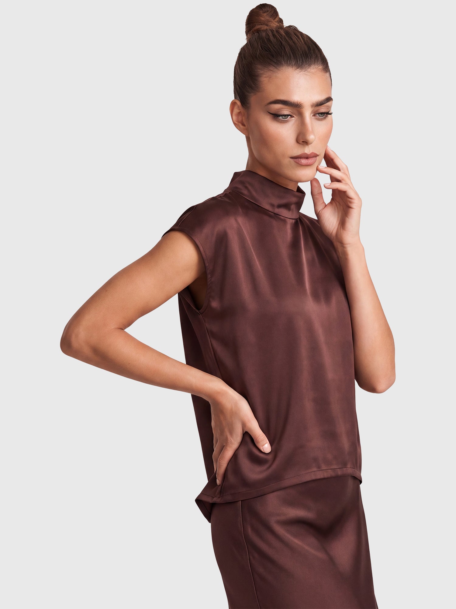 Satinbluse mit Stehkragen | braun