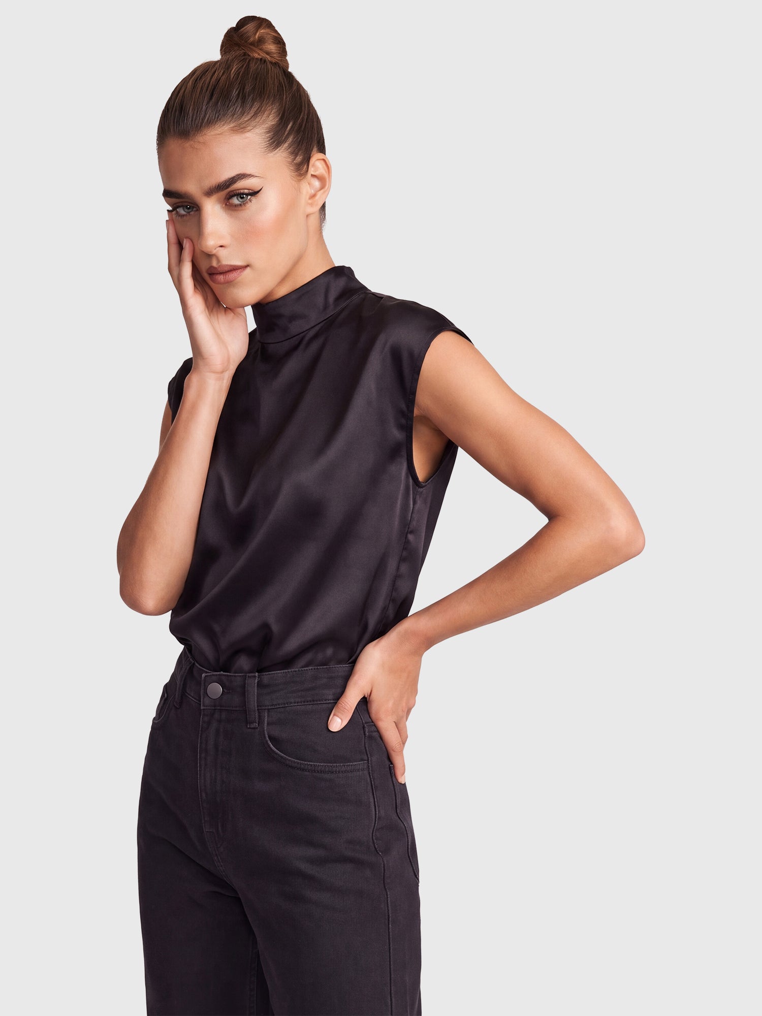 Satinbluse mit Stehkragen | schwarz