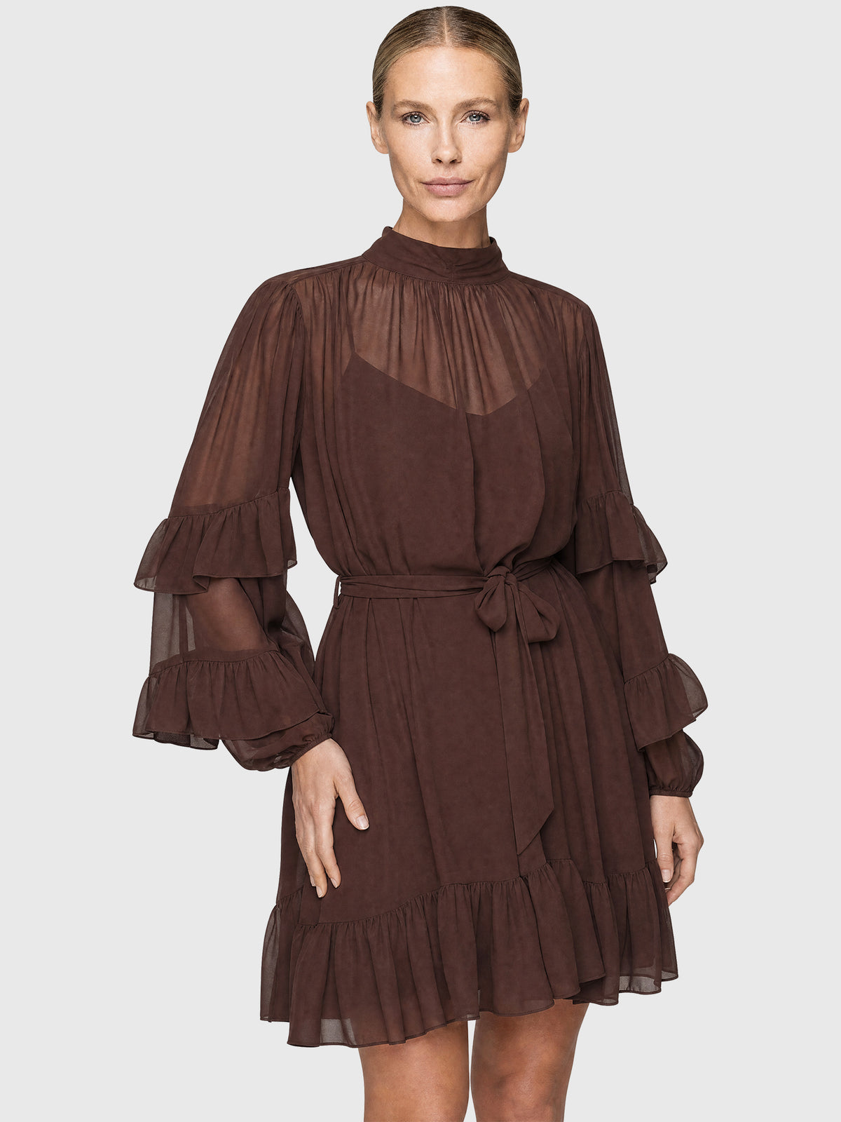 APART Oversized Chiffonkleid mit Rüschen | braun