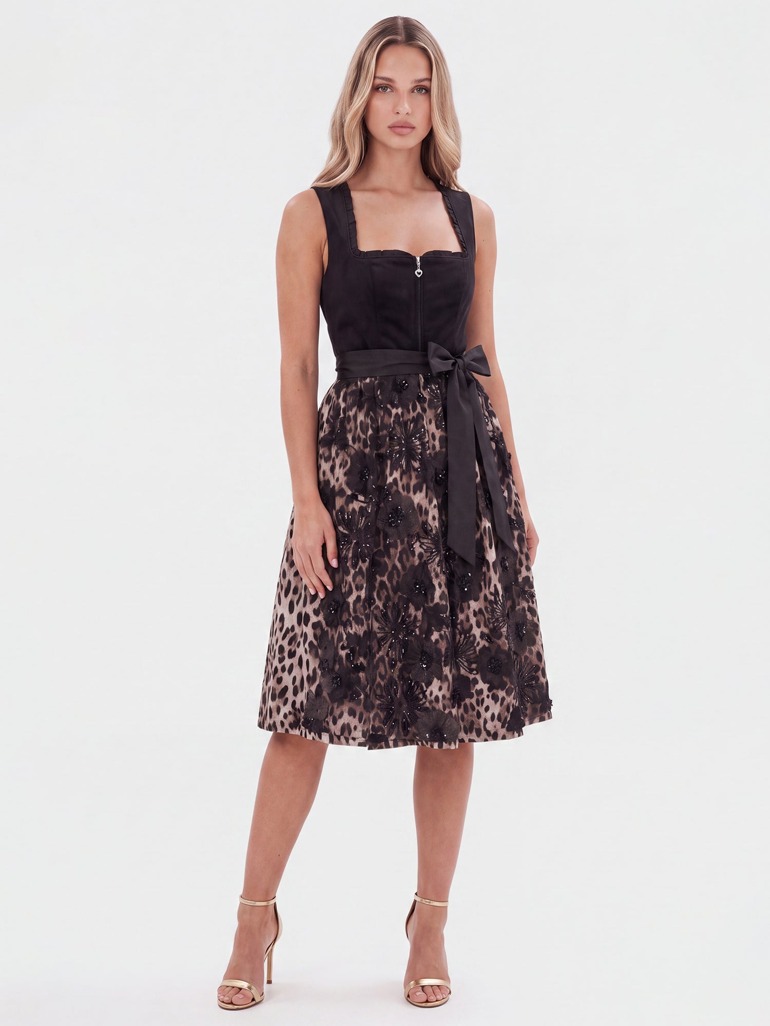 Dirndl aus Samt mit Tüllschürze | schwarz-multicolor
