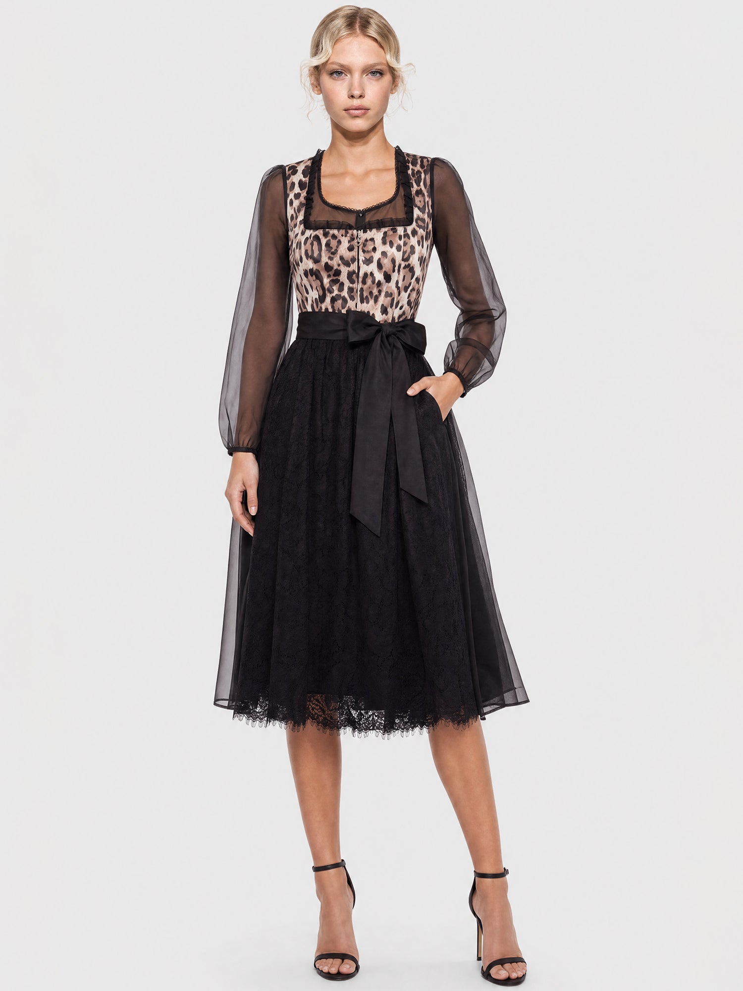 Dirndl-Bluse aus Organza mit Puffärmeln | schwarz