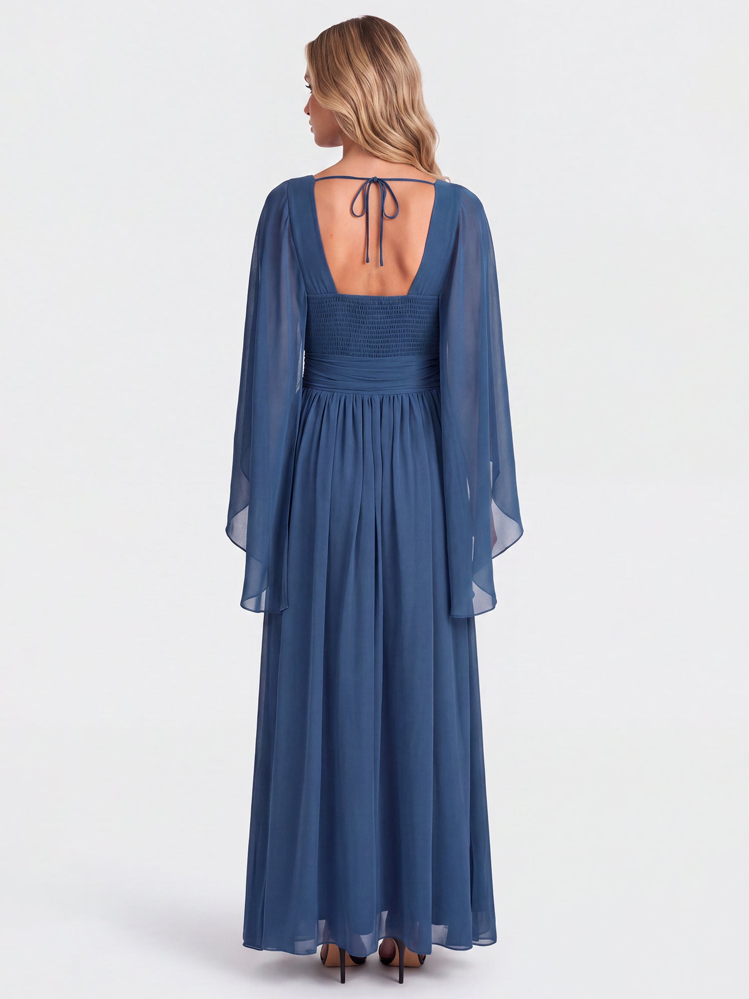 Abendkleid mit Drapierungen und Chiffonärmeln im Cape-Stil | petrol