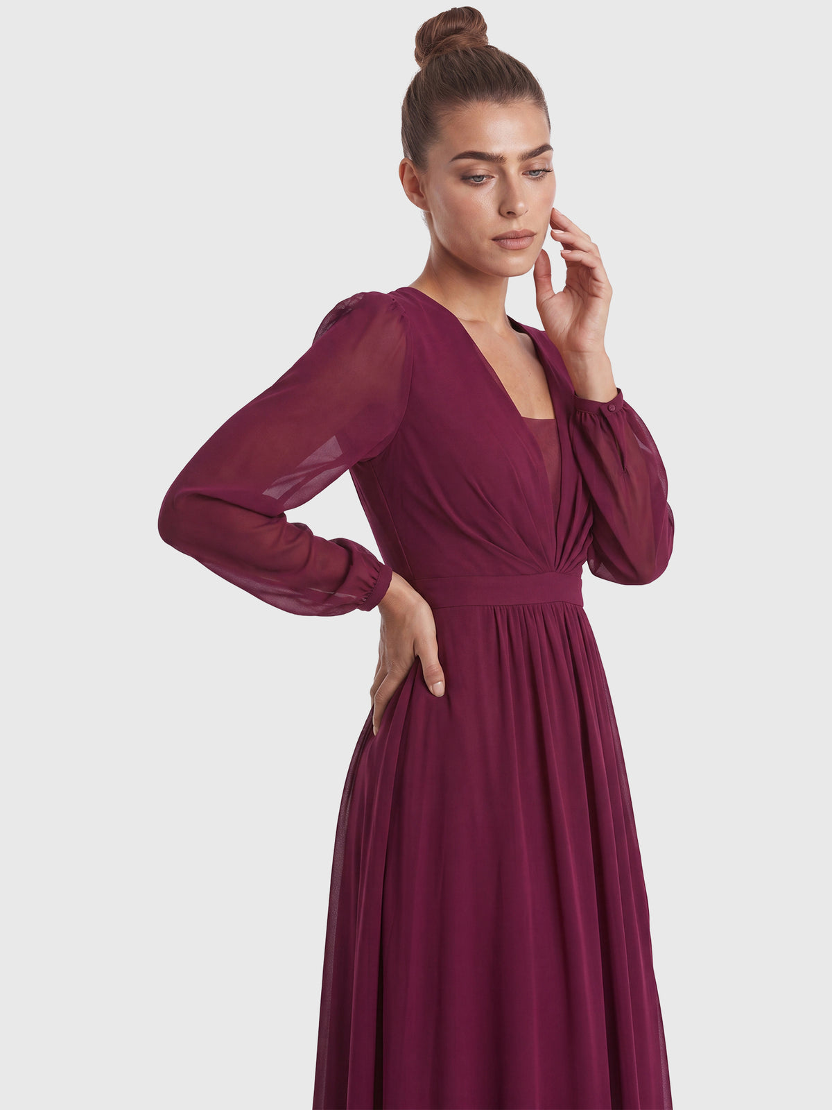 APART Langes Kleid aus Chiffon mit semitransparenten Ärmeln | weinrot