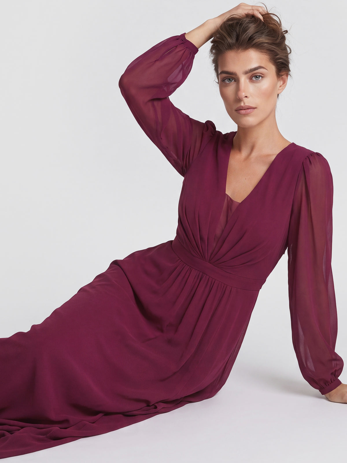 APART Langes Kleid aus Chiffon mit semitransparenten Ärmeln | weinrot