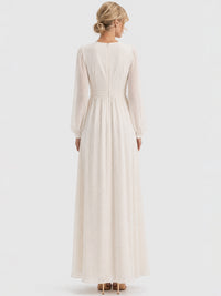 APART Langes Hochzeitskleid aus Chiffon mit semitransparenten Ärmeln | creme