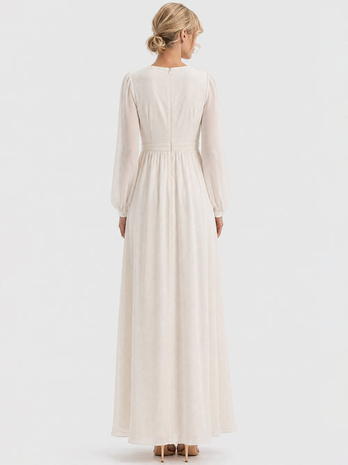 APART Langes Hochzeitskleid aus Chiffon mit semitransparenten Ärmeln | creme image 1