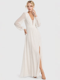 APART Langes Hochzeitskleid aus Chiffon mit semitransparenten Ärmeln | creme