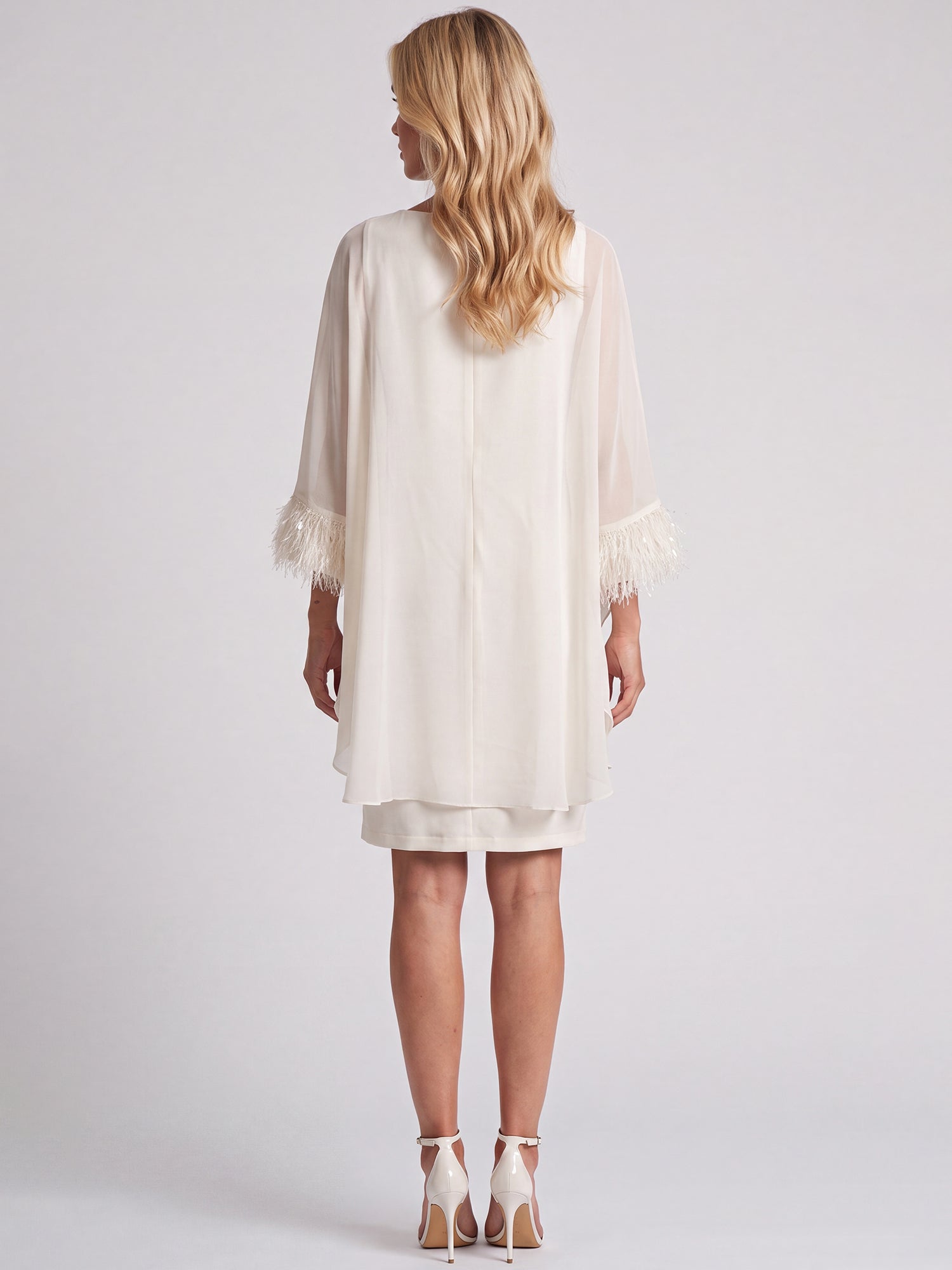 APART Jerseykleid mit asymmetrischem Chiffon-Cape und Fransen | creme