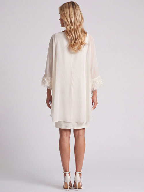 APART Jerseykleid mit asymmetrischem Chiffon-Cape und Fransen | creme image 1