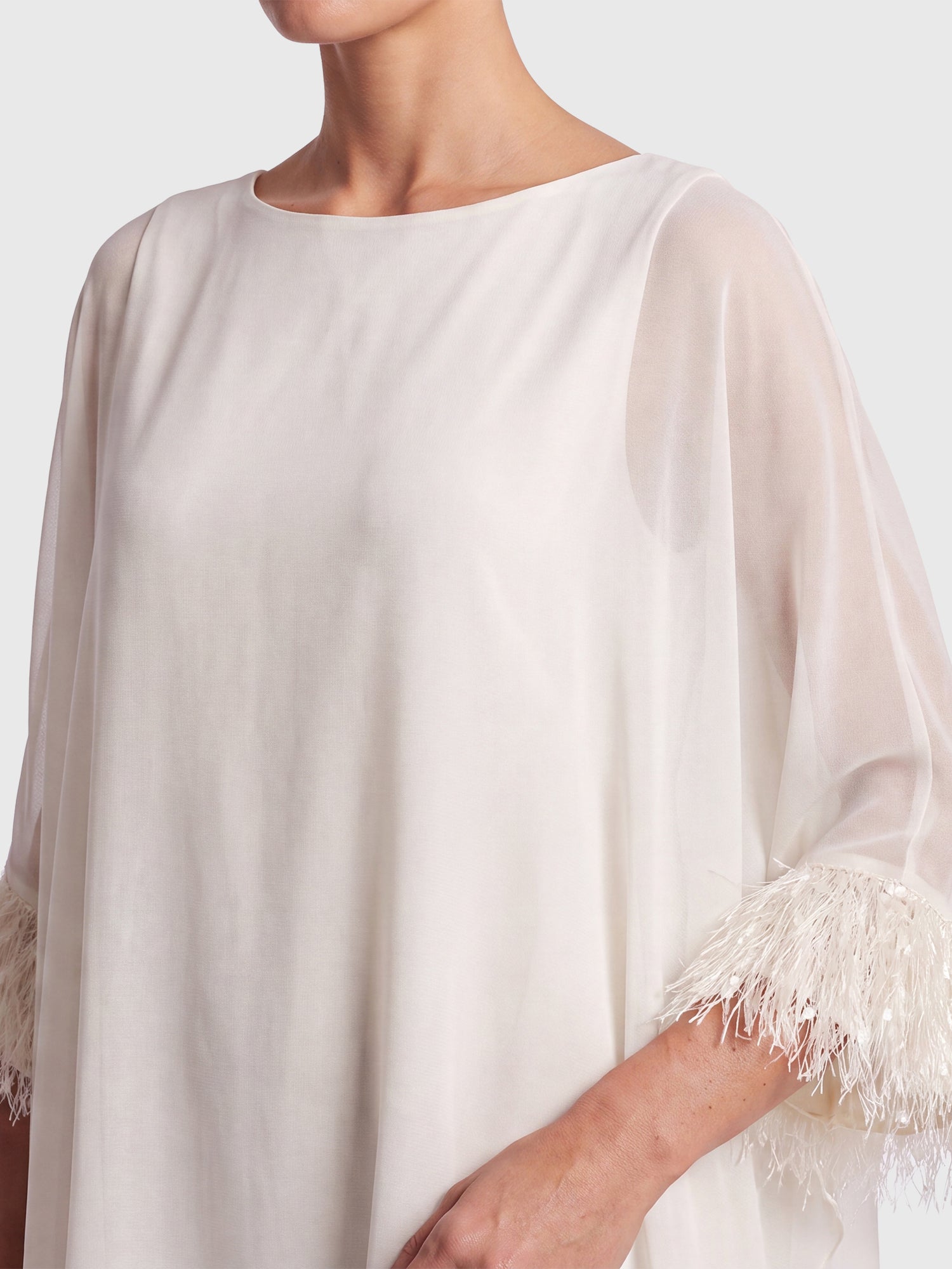 APART Jerseykleid mit asymmetrischem Chiffon-Cape und Fransen | creme