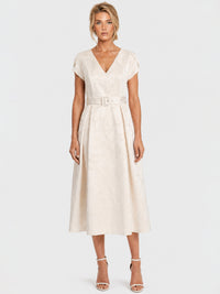 APART Kurzes Hochzeitskleid aus Jacquard mit Gürtel | creme
