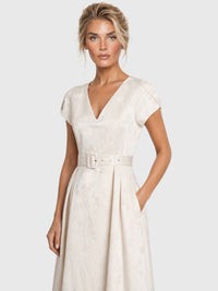 APART Kurzes Hochzeitskleid aus Jacquard mit Gürtel | creme