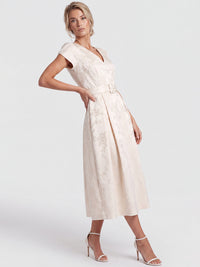 APART Kurzes Hochzeitskleid aus Jacquard mit Gürtel | creme