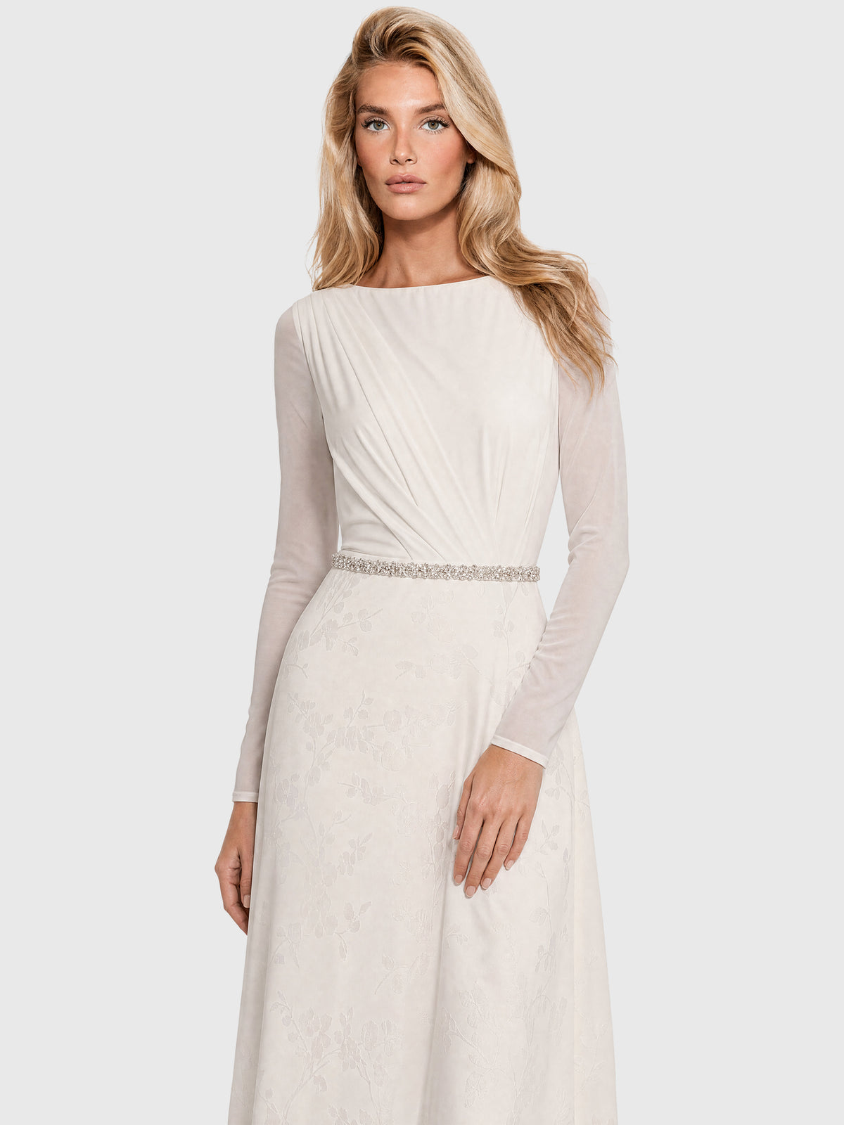 APART Langes Hochzeitskleid aus Mesh und Jacquard | creme