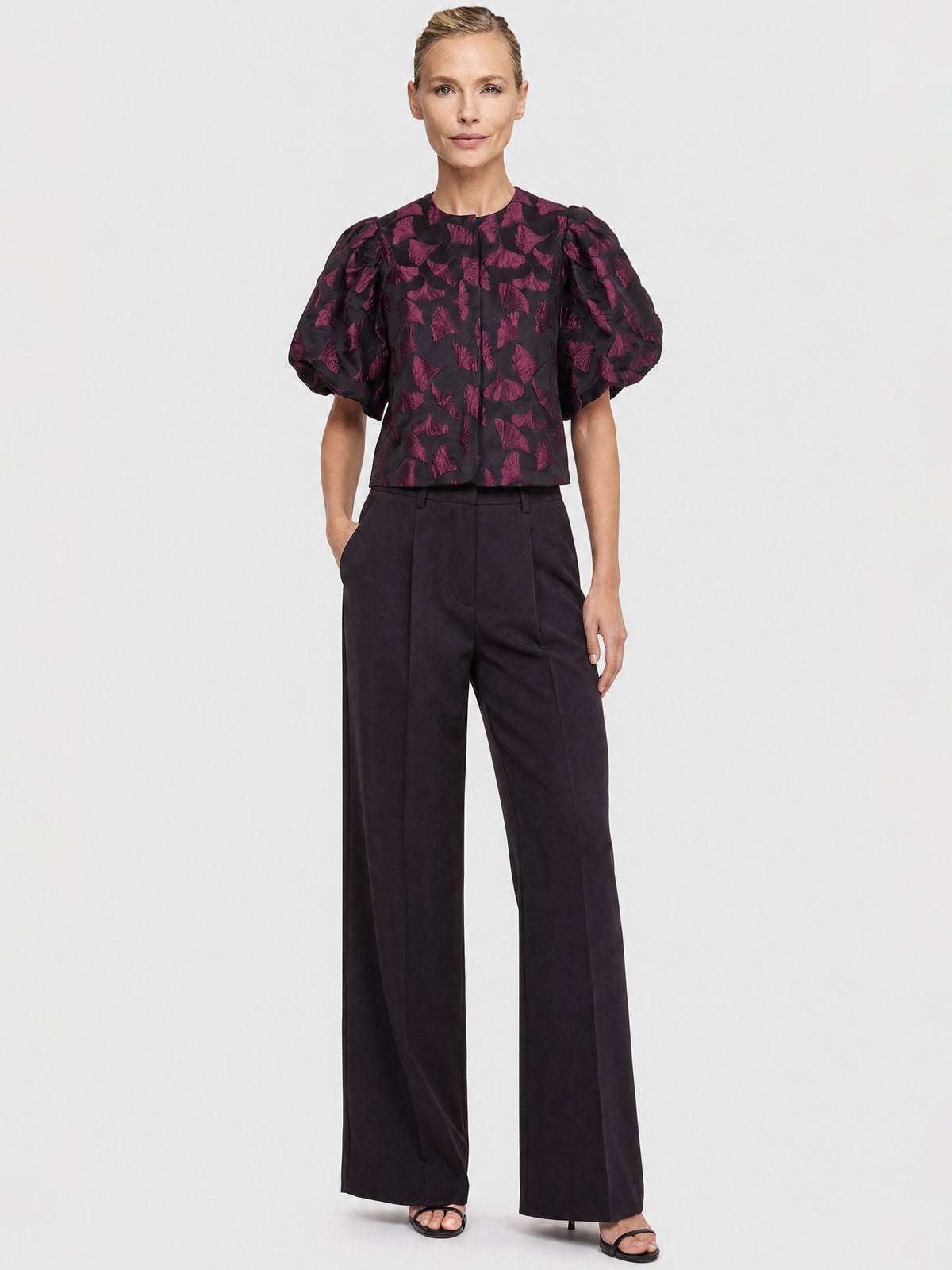 Jacquard-Blazer im Blusen-Stil mit Puffärmeln | schwarz-weinrot