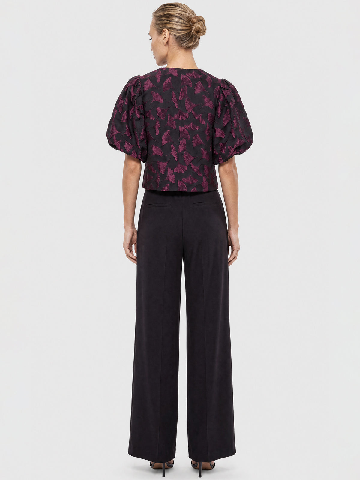 Jacquard-Blazer im Blusen-Stil mit Puffärmeln | schwarz-weinrot