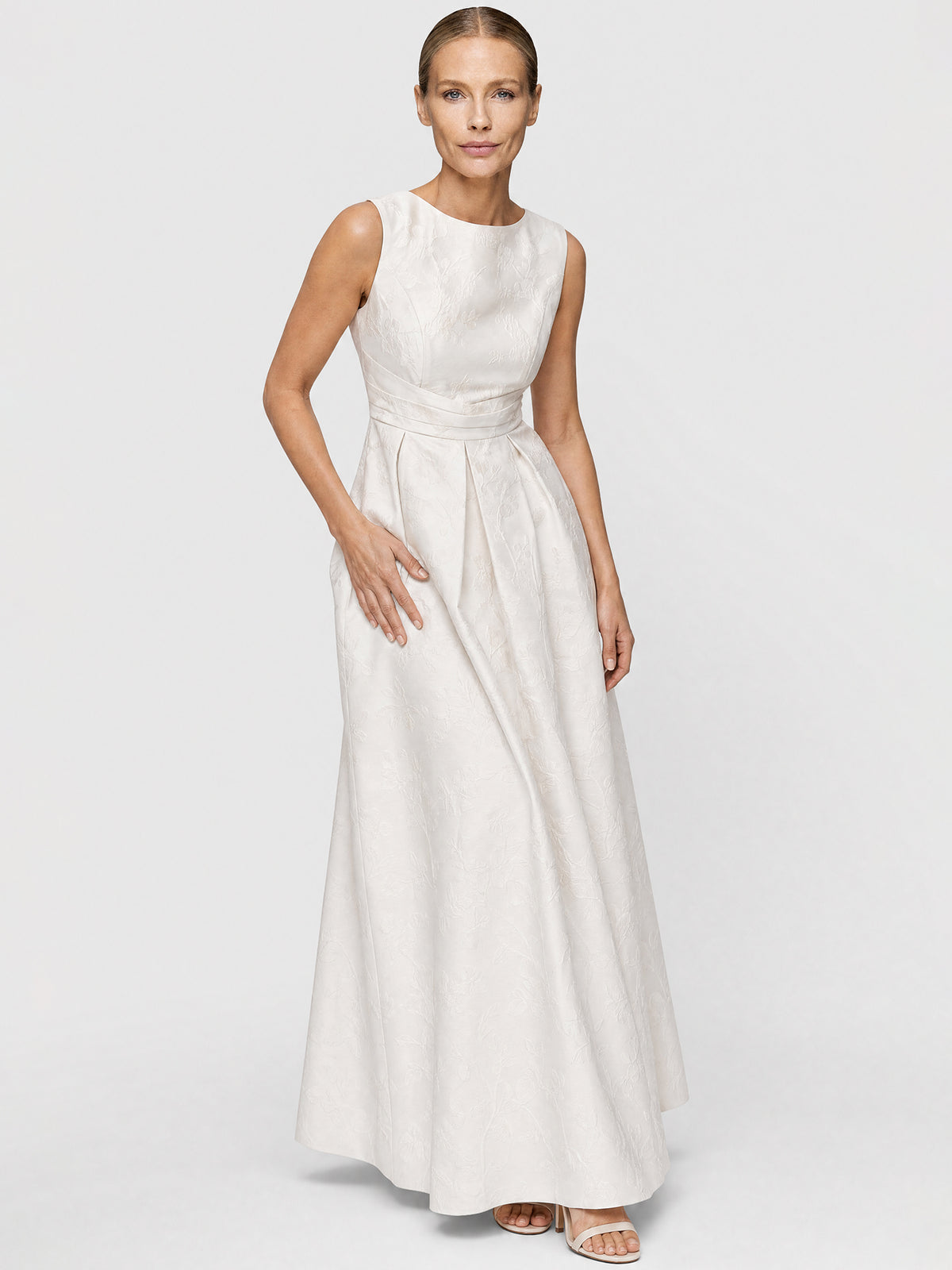 APART Langes Jacquardkleid mit Blütendessin | creme