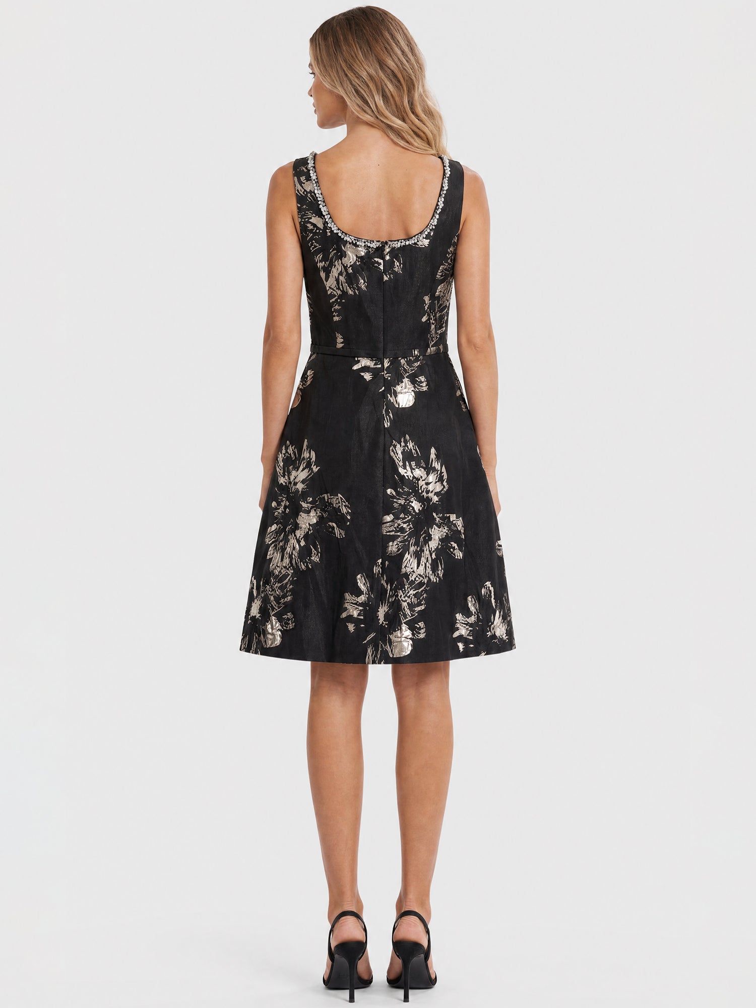 APART Cocktailkleid aus floralem Jacquard | schwarz-gold