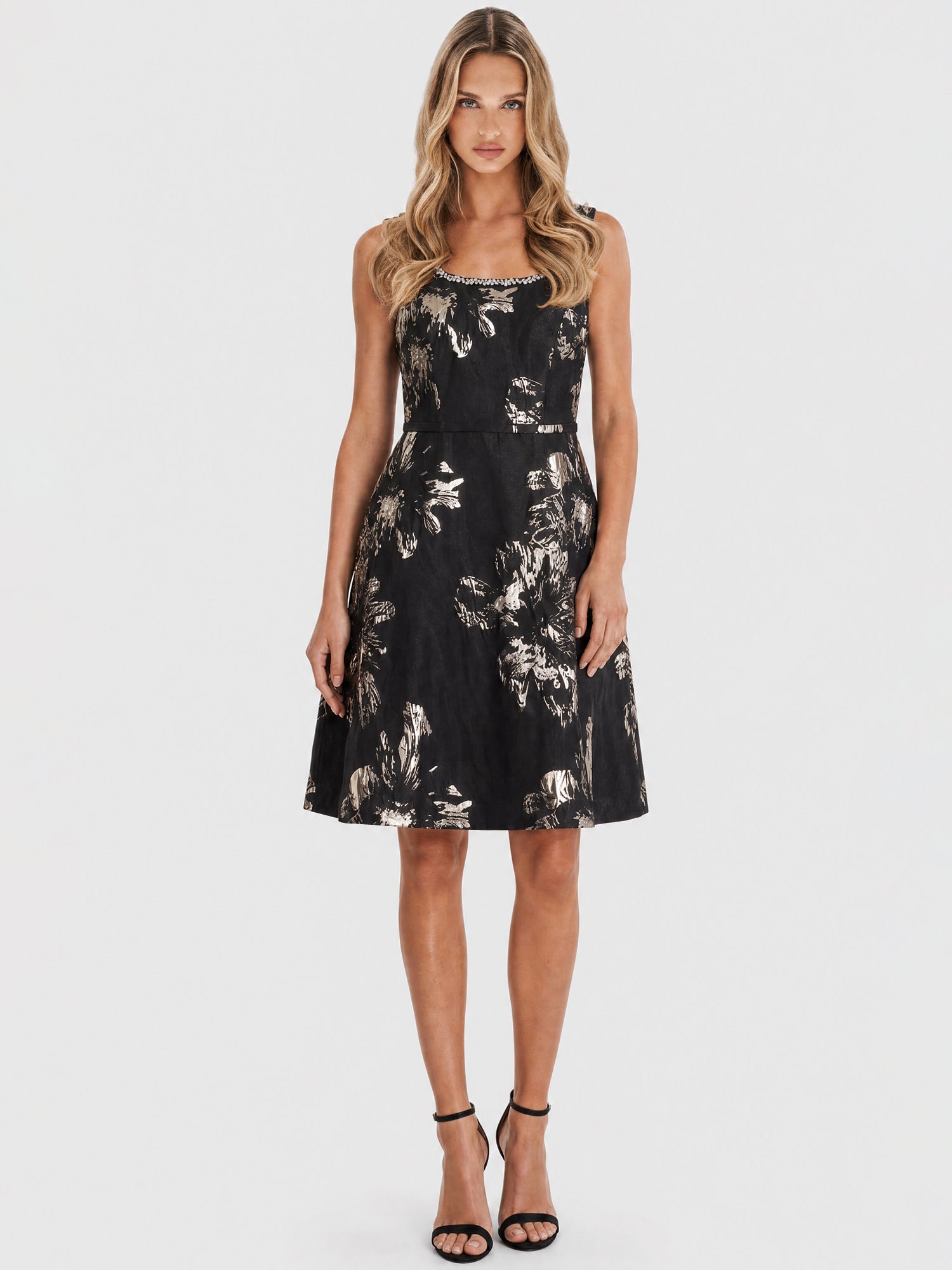 APART Cocktailkleid aus floralem Jacquard | schwarz-gold