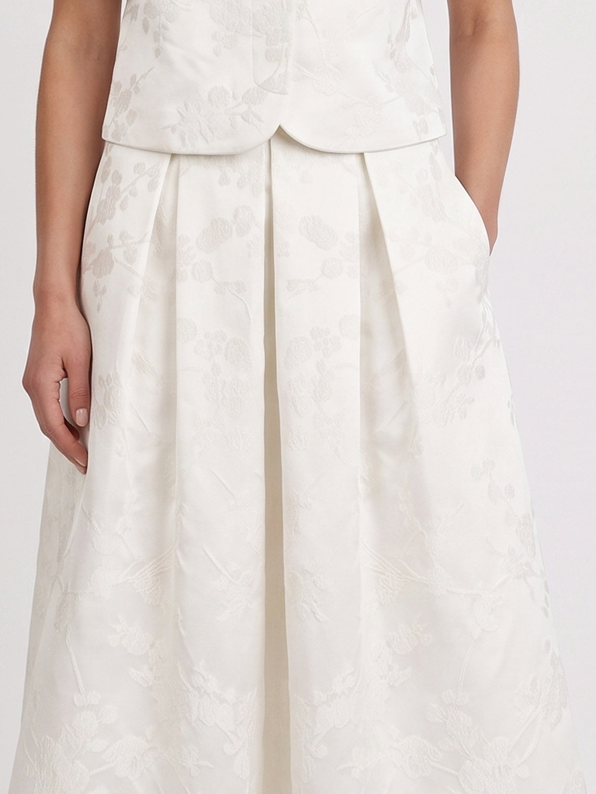 Weitschwingender Rock aus Jacquard mit Blütendessin | creme