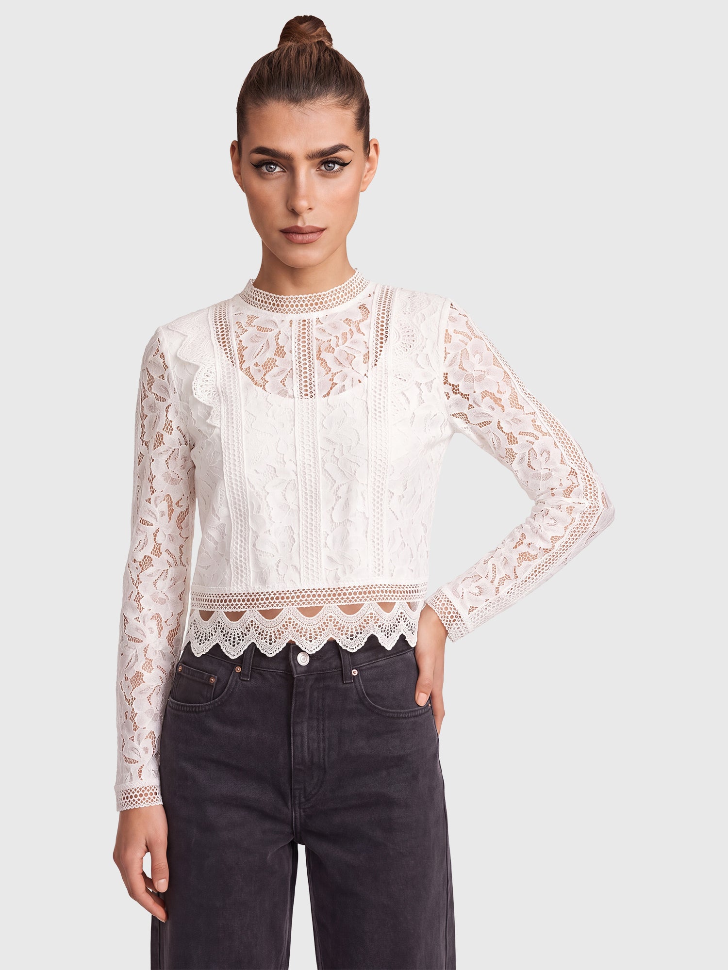 Spitzenshirt mit dekorativen Spitzenbändern | creme
