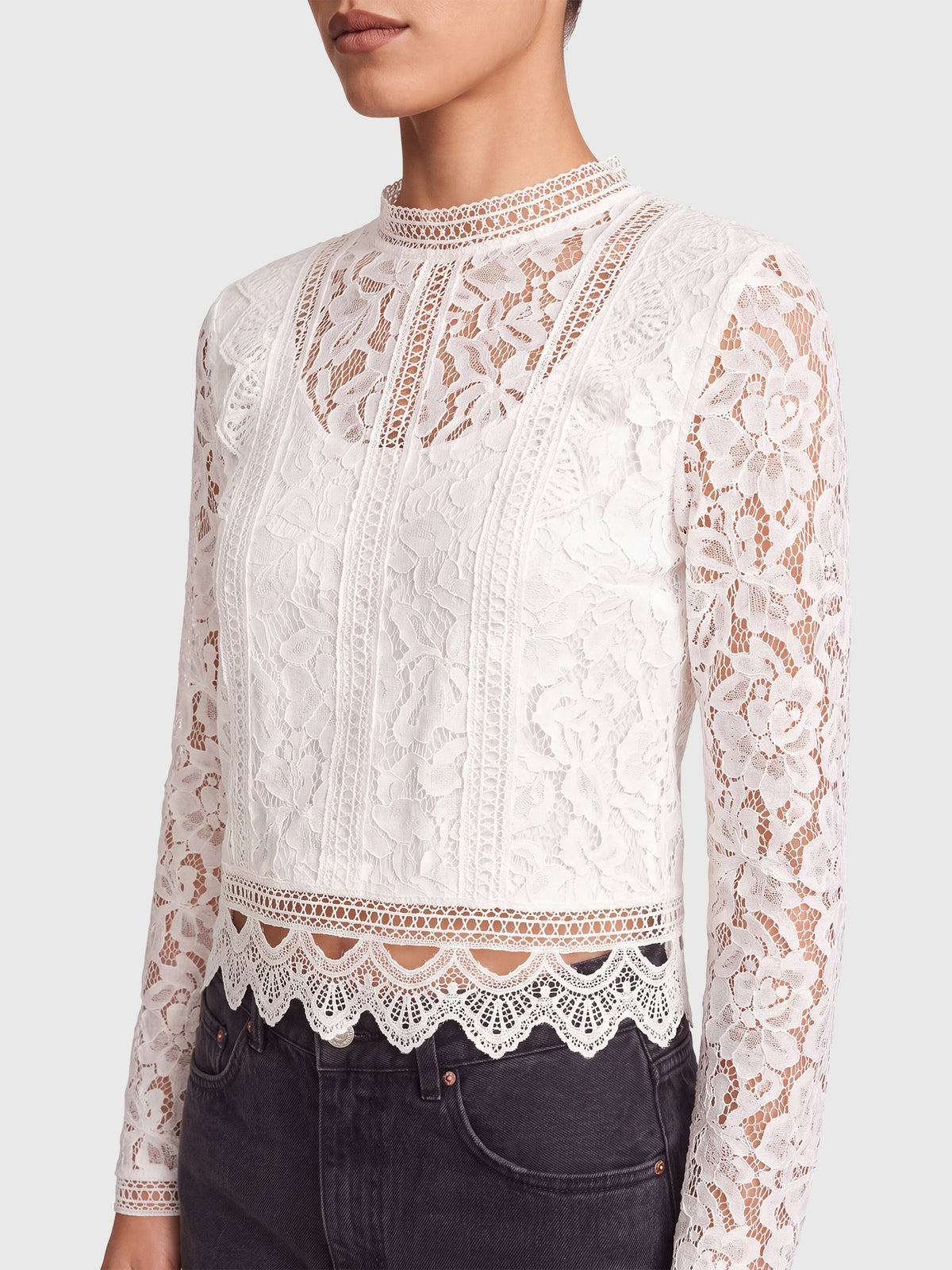 Spitzenshirt mit dekorativen Spitzenbändern | creme