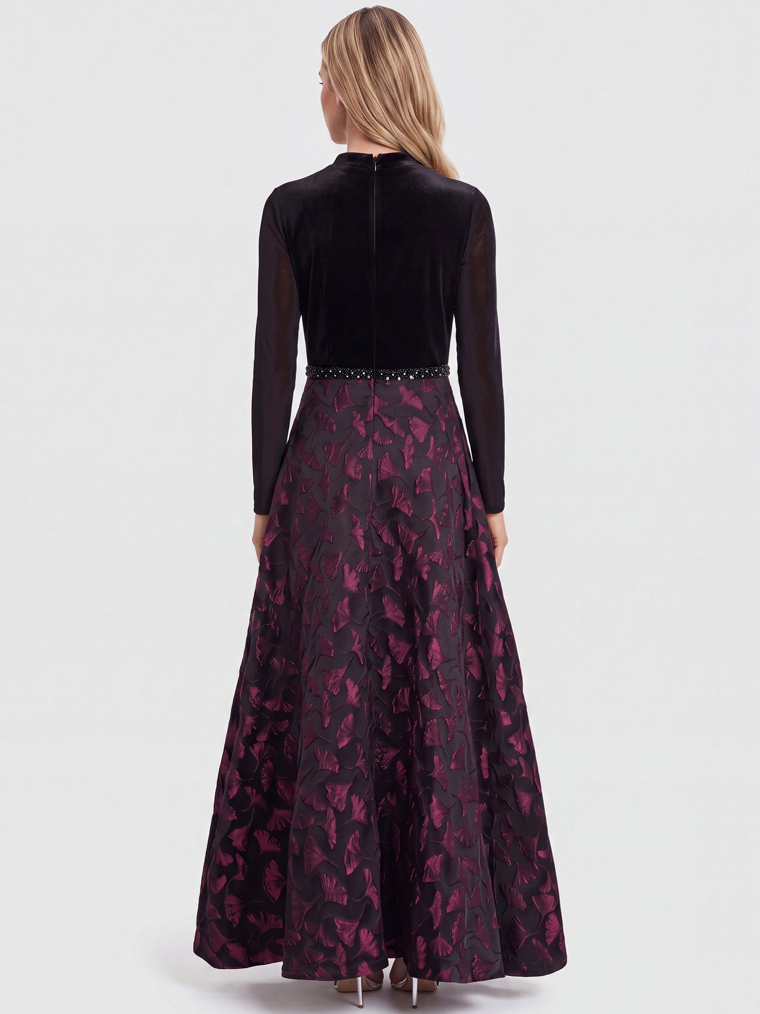 Langes Abendkleid aus Samt und Jacquard | schwarz-weinrot