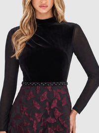 Langes Abendkleid aus Samt und Jacquard | schwarz-weinrot
