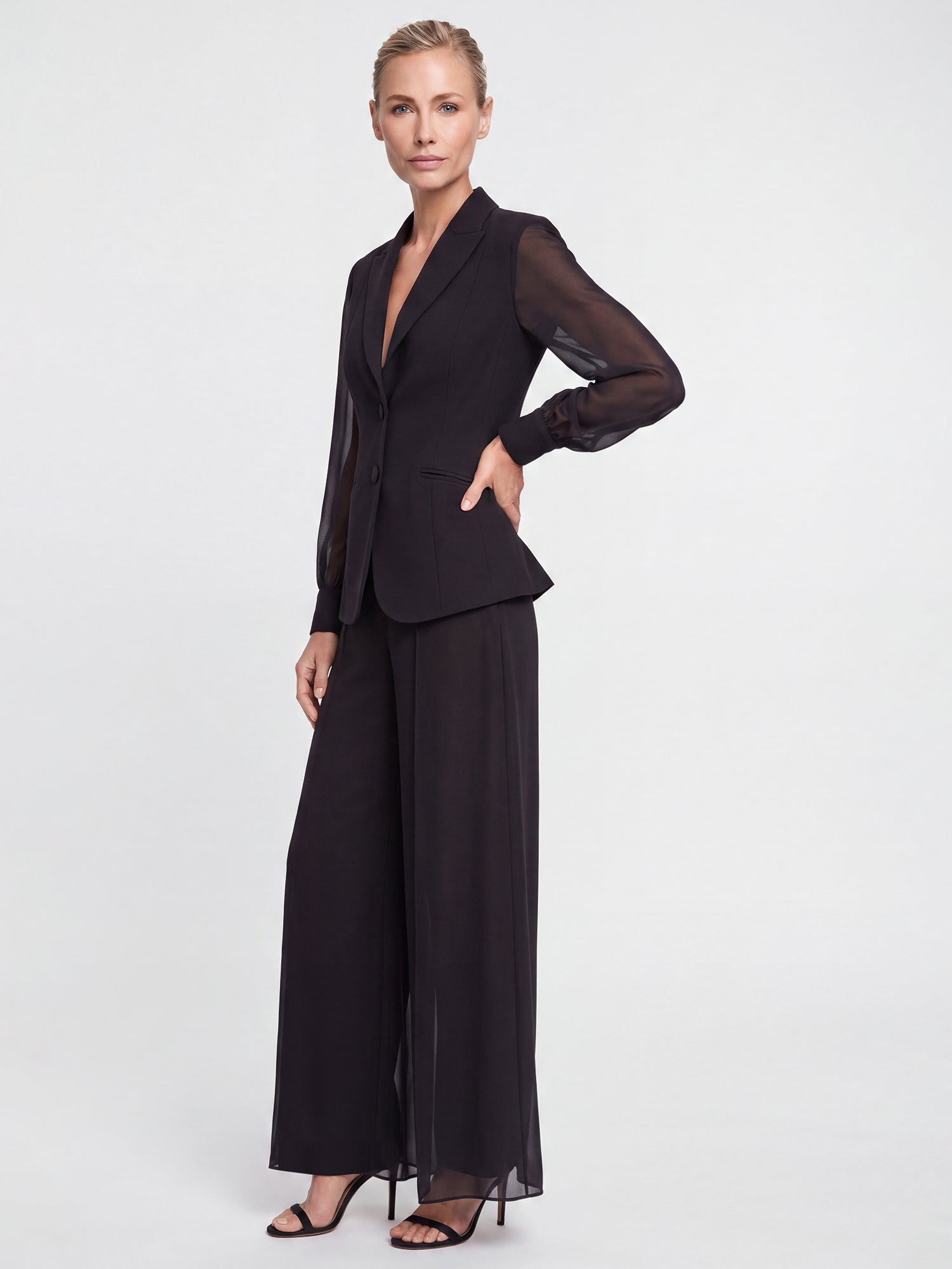 Taillierter Blazer mit Chiffonärmeln | schwarz
