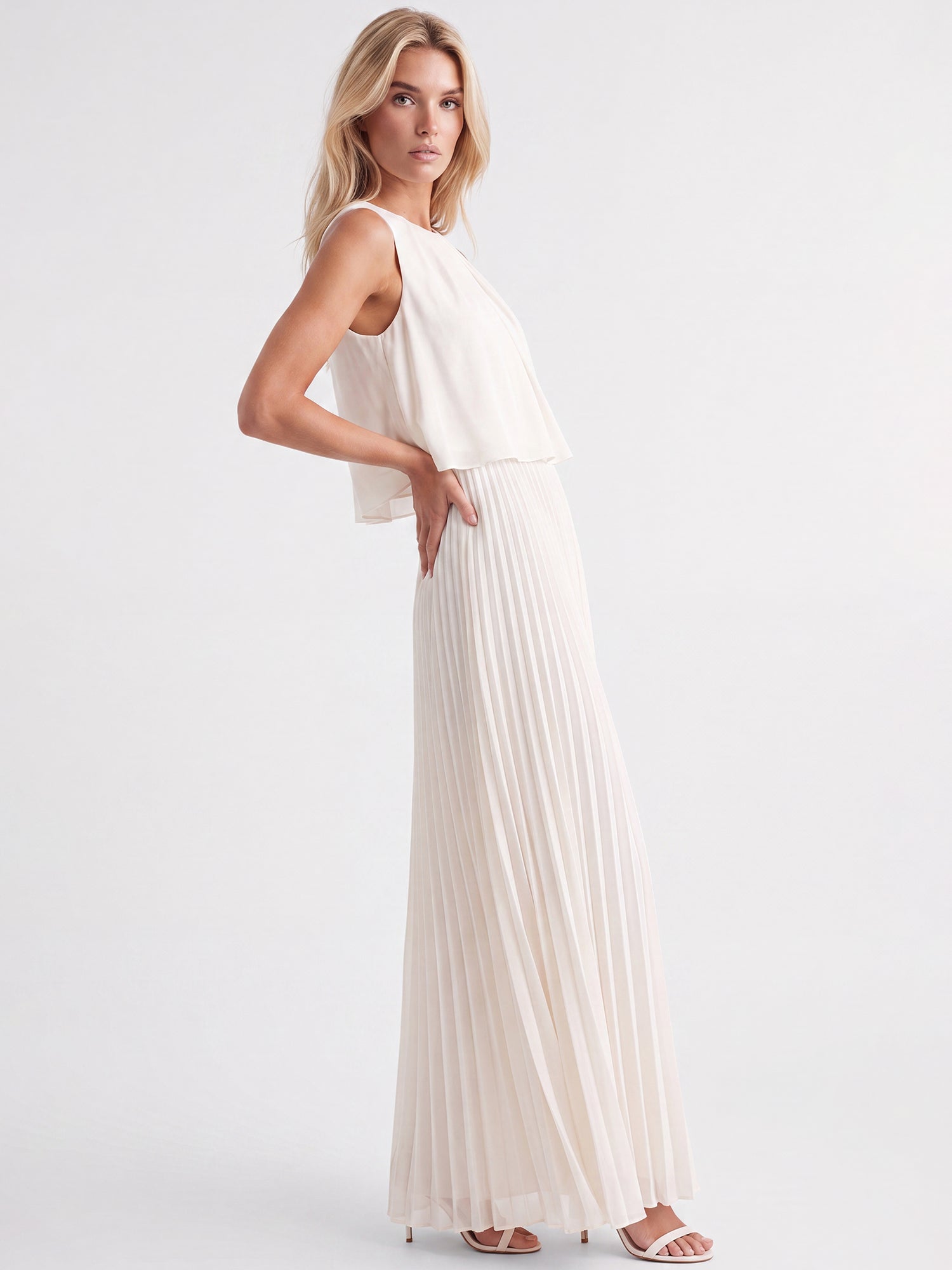 APART Ärmelloses Chiffonkleid mit Plisseerock | creme