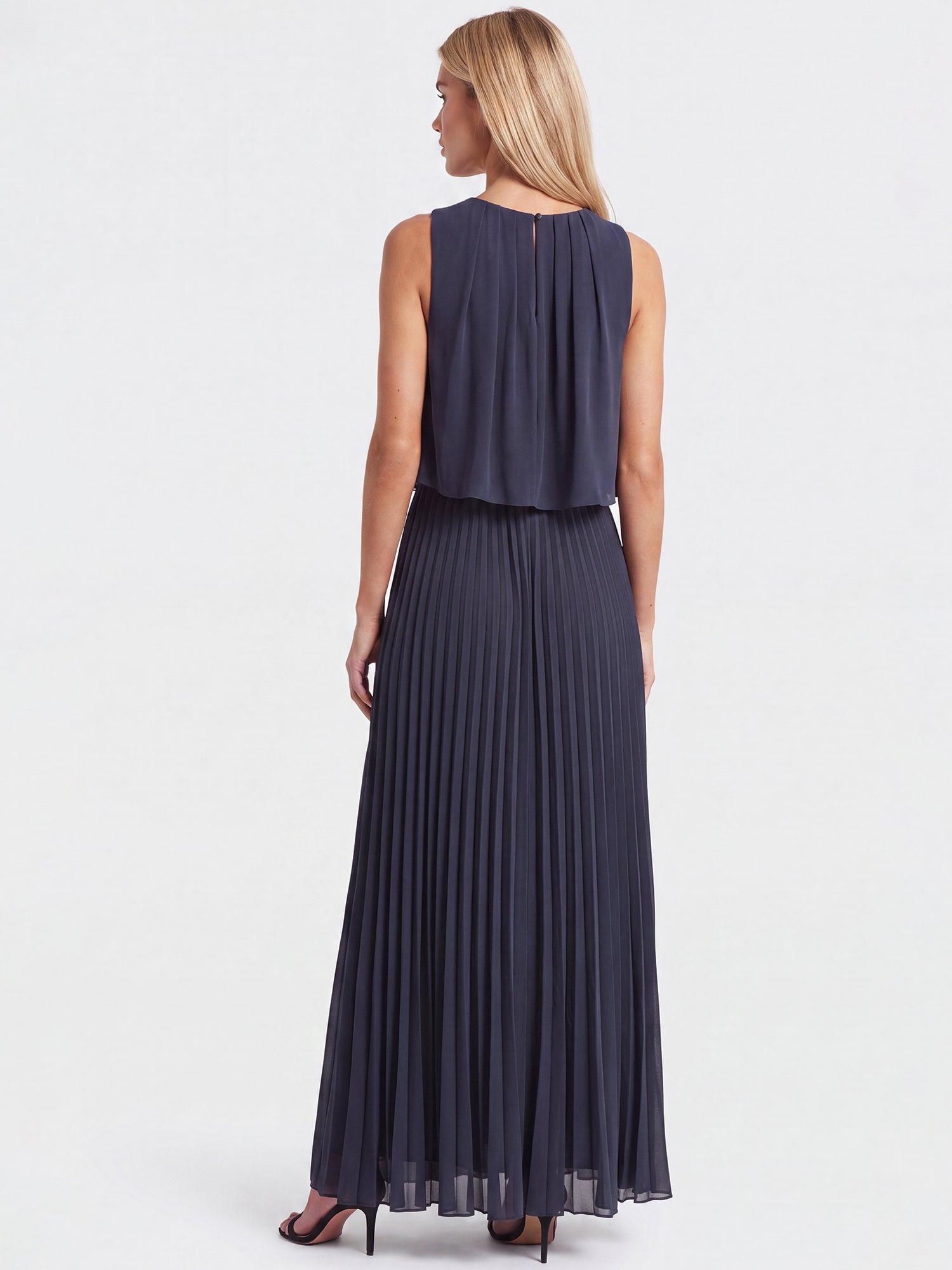 APART Ärmelloses Chiffonkleid mit Plisseerock | nachtblau