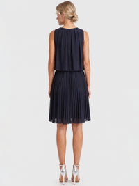 APART Plisseekleid mit Chiffon-Overlay | nachtblau