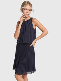APART Plisseekleid mit Chiffon-Overlay | nachtblau