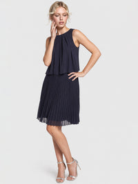 APART Plisseekleid mit Chiffon-Overlay | nachtblau