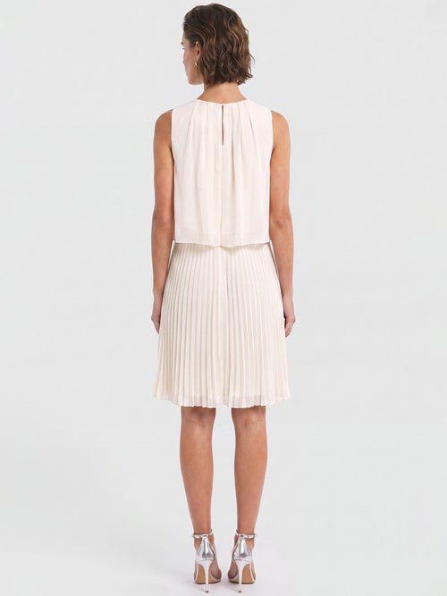 APART Plisseekleid mit Chiffon-Overlay | creme image 1
