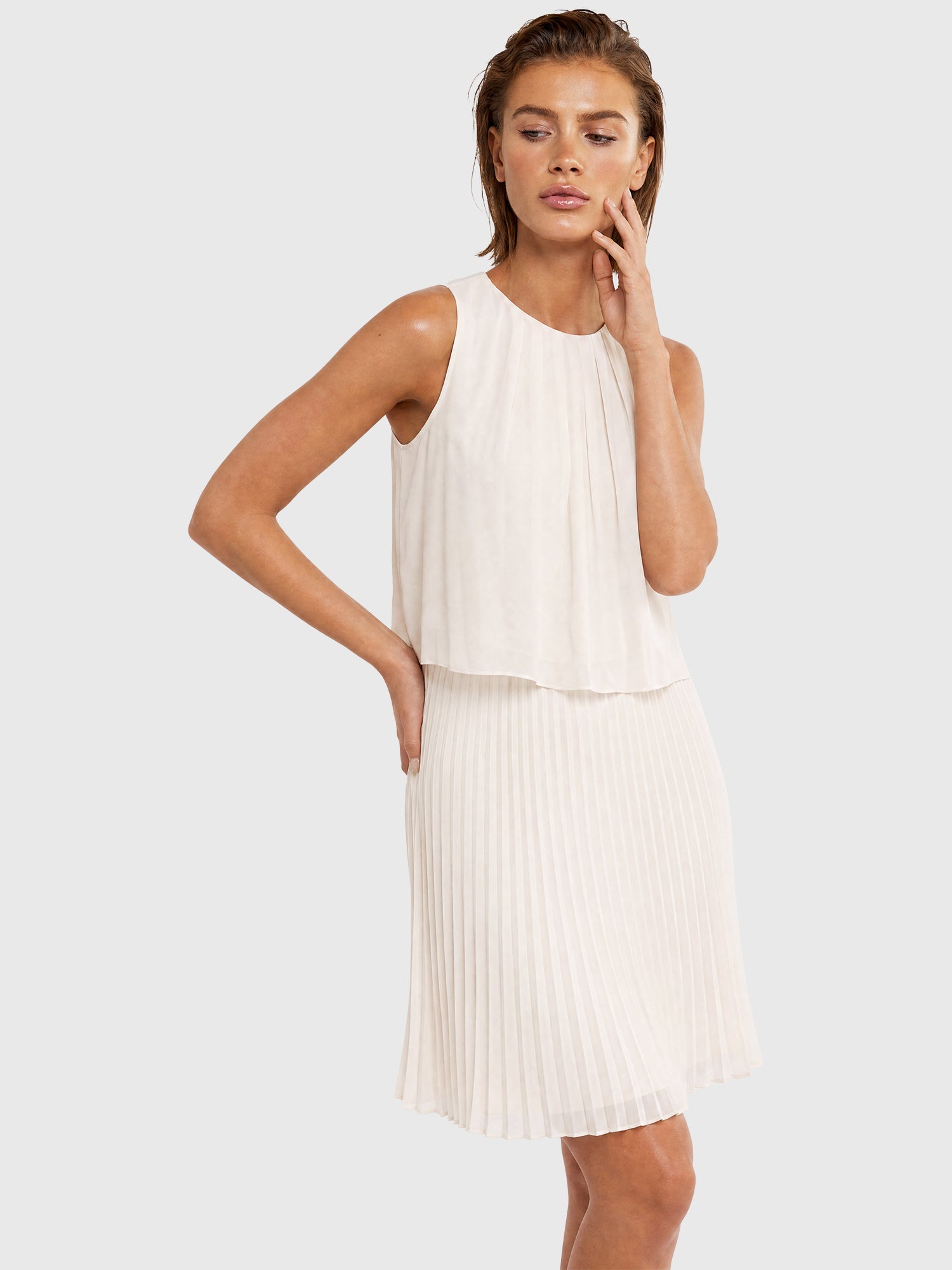 APART Plisseekleid mit Chiffon-Overlay | creme