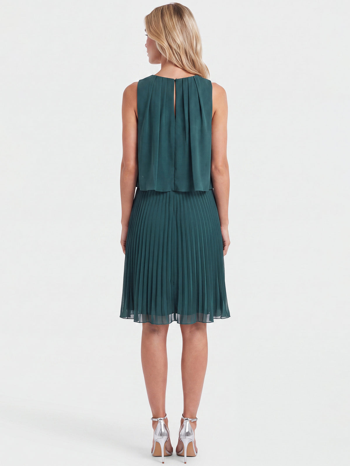 APART Plisseekleid mit Chiffon-Overlay | emerald