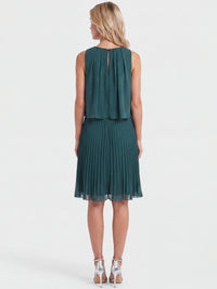 APART Plisseekleid mit Chiffon-Overlay | emerald