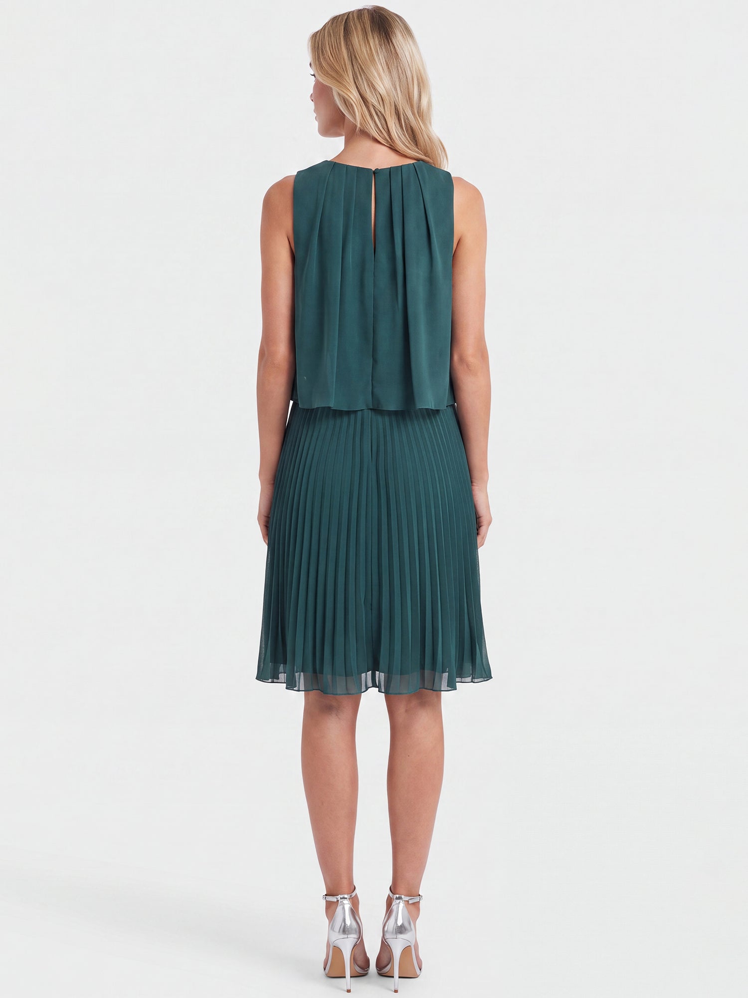 APART Plisseekleid mit Chiffon-Overlay | emerald