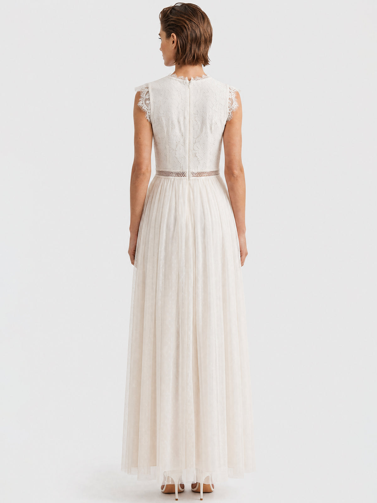 Brautkleid aus plastischer Spitze und weichem Tüll | creme