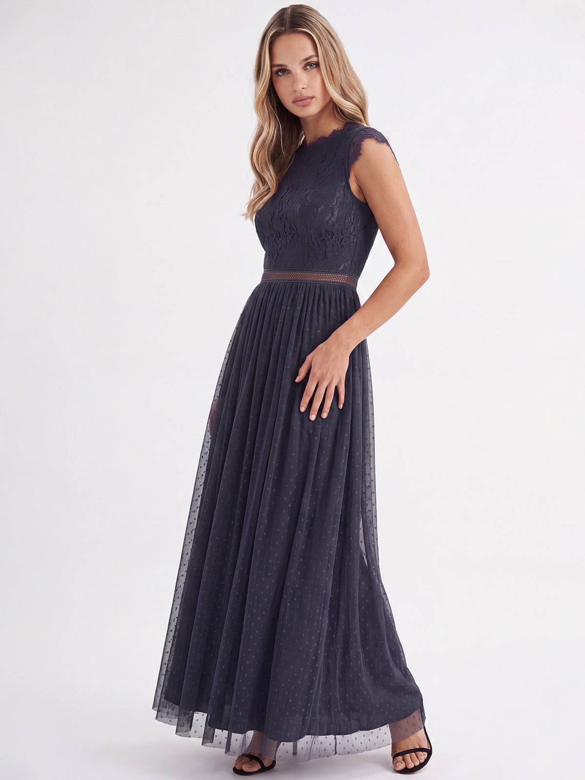 Kleid aus plastischer Spitze und weichem Tüll | nachtblau
