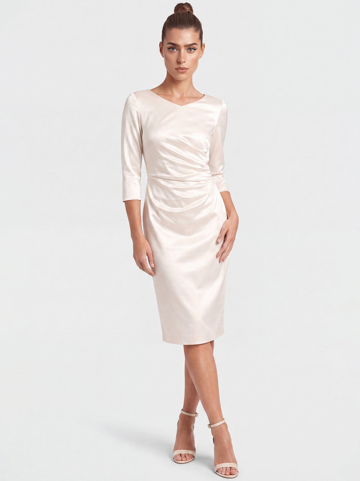 APART Hochzeitskleid aus elastischem Satin | creme