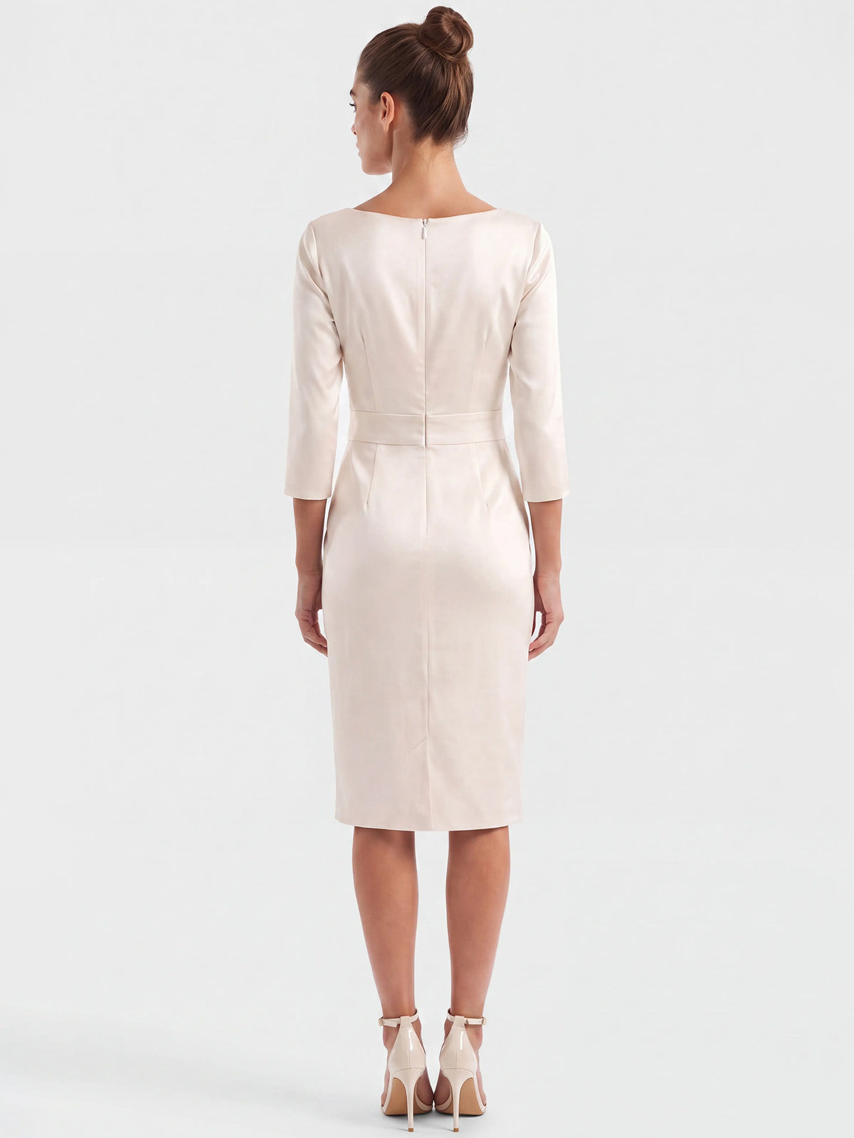 APART Hochzeitskleid aus elastischem Satin | creme