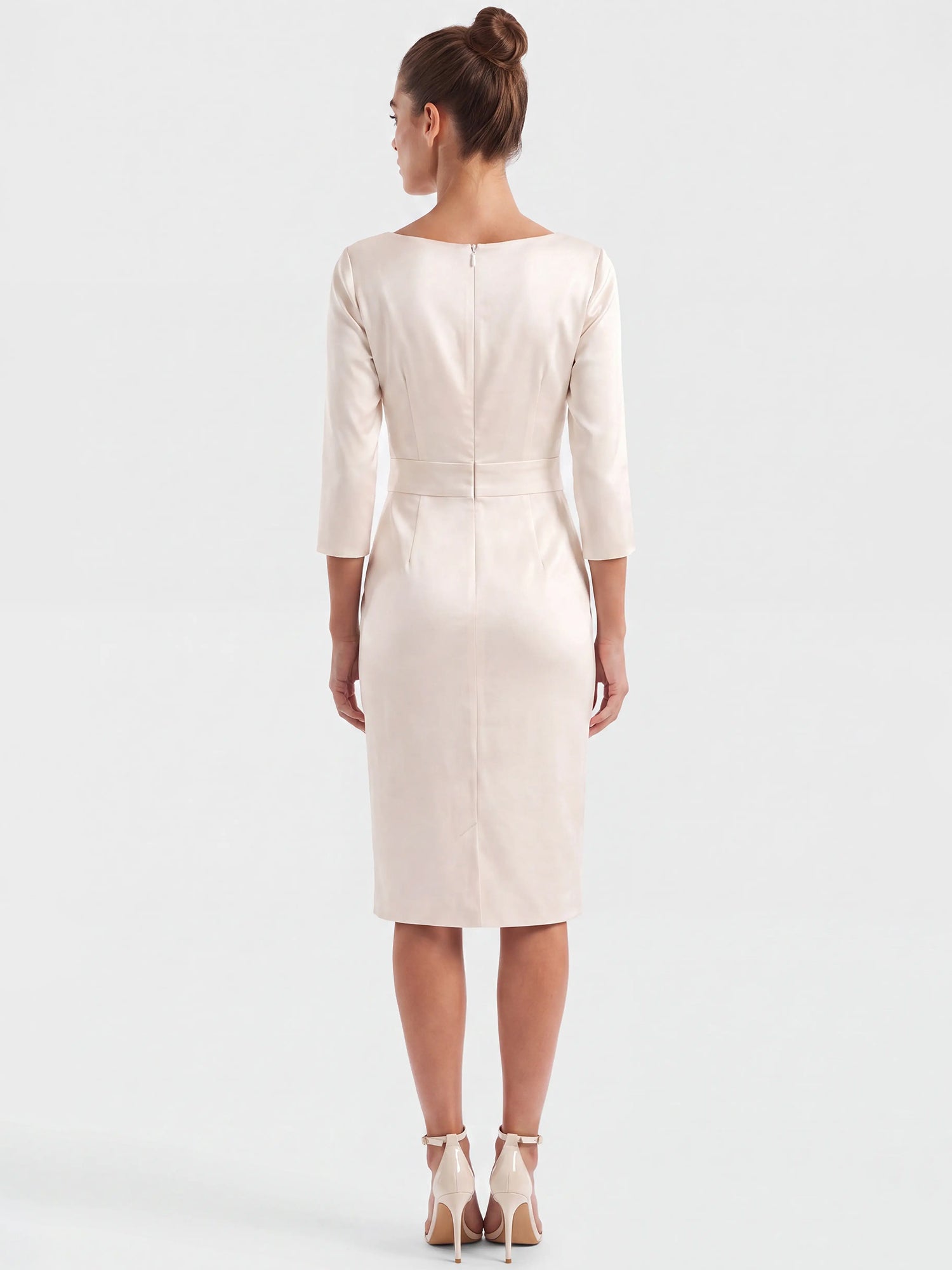 APART Hochzeitskleid aus elastischem Satin | creme
