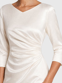 APART Hochzeitskleid aus elastischem Satin | creme