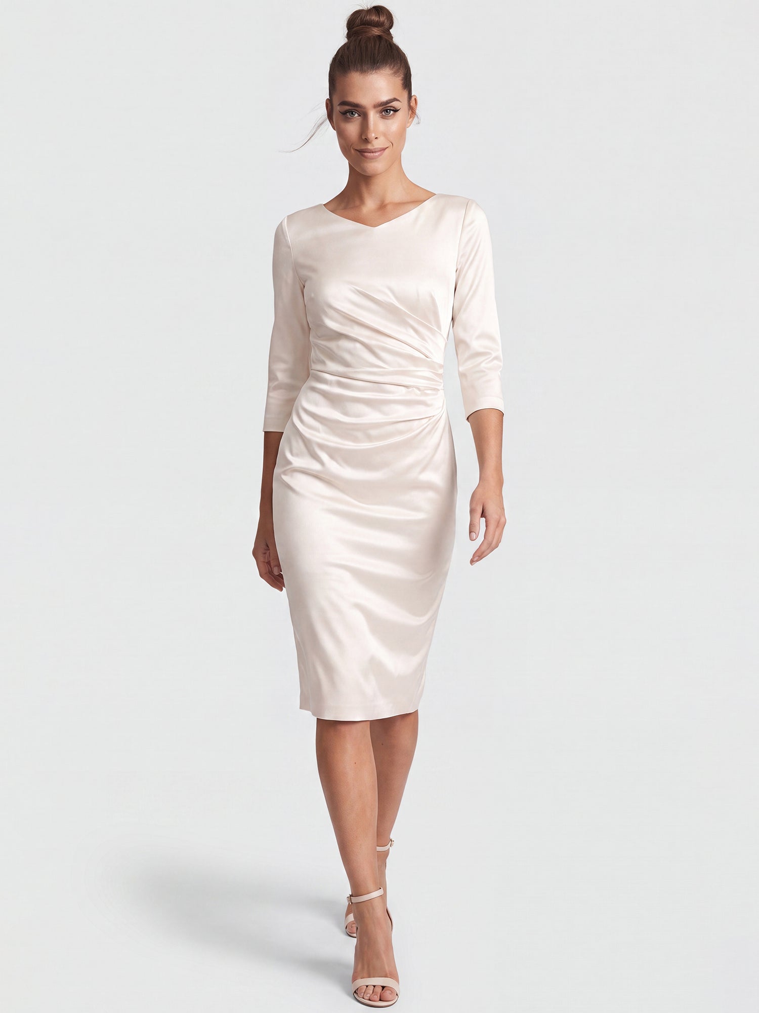 APART Hochzeitskleid aus elastischem Satin | creme