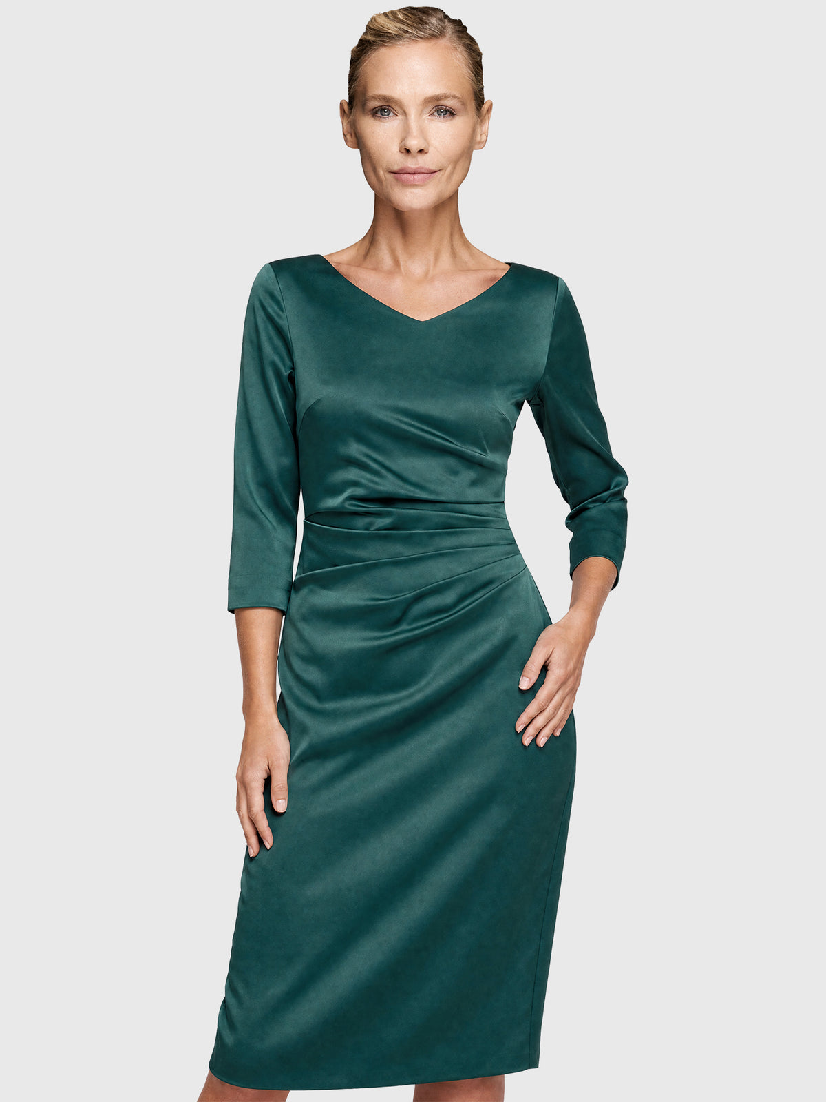 APART Kleid aus elastischem Satin | emerald